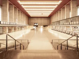 ehemaliger Flughafen Tempelhof von Innen