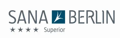 Logo des SANA Berlin Hotels mit vier Sternen und dem Wort "Superior"