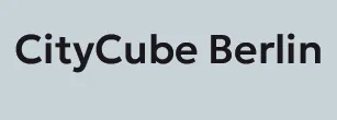 Schriftzug „CityCube Berlin“ auf grauem Hintergrund